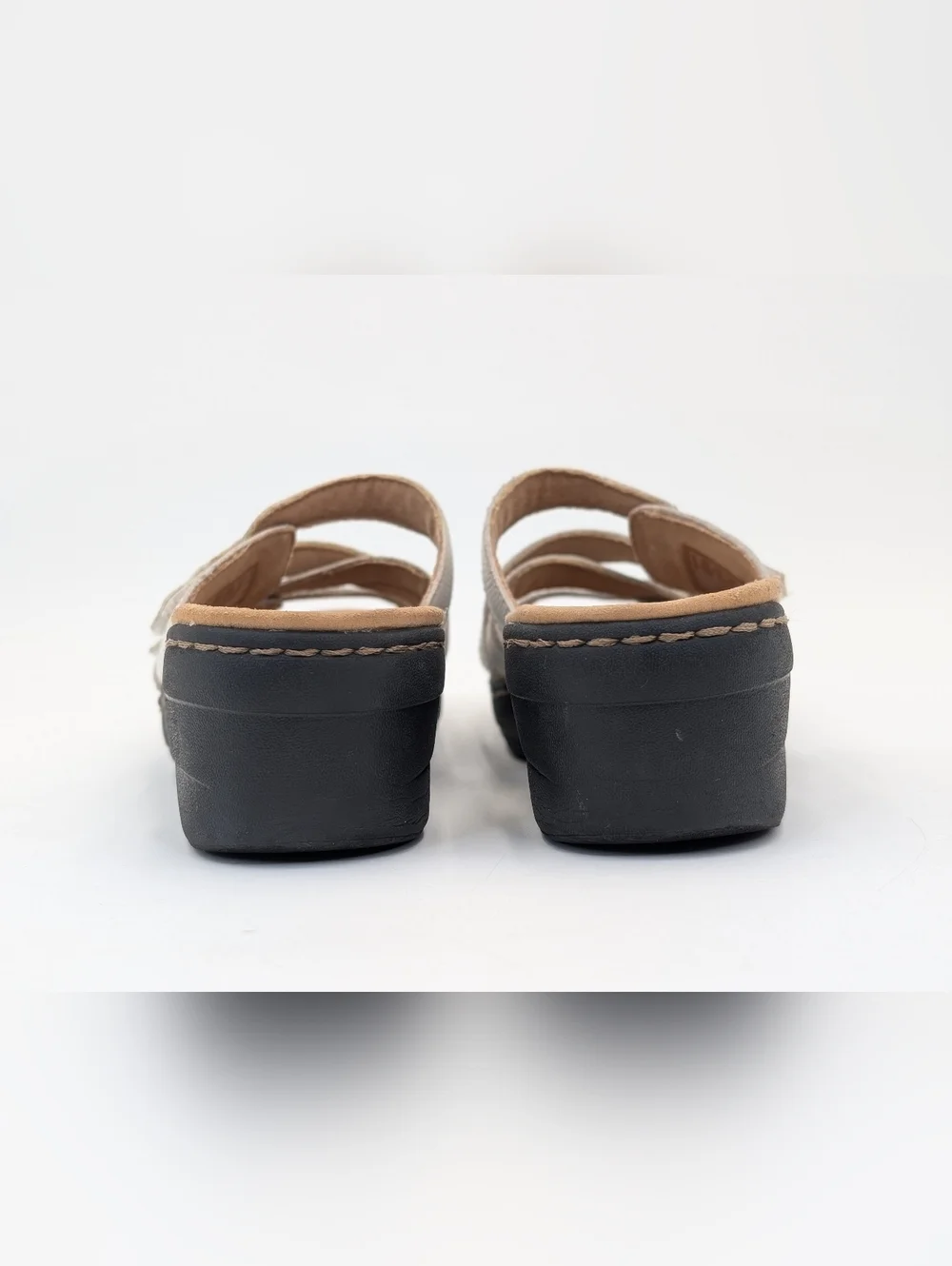 Clarks Merliah Karli Sz 7.5 White Ripple Cushioned Textured Leather Wedge Sandal